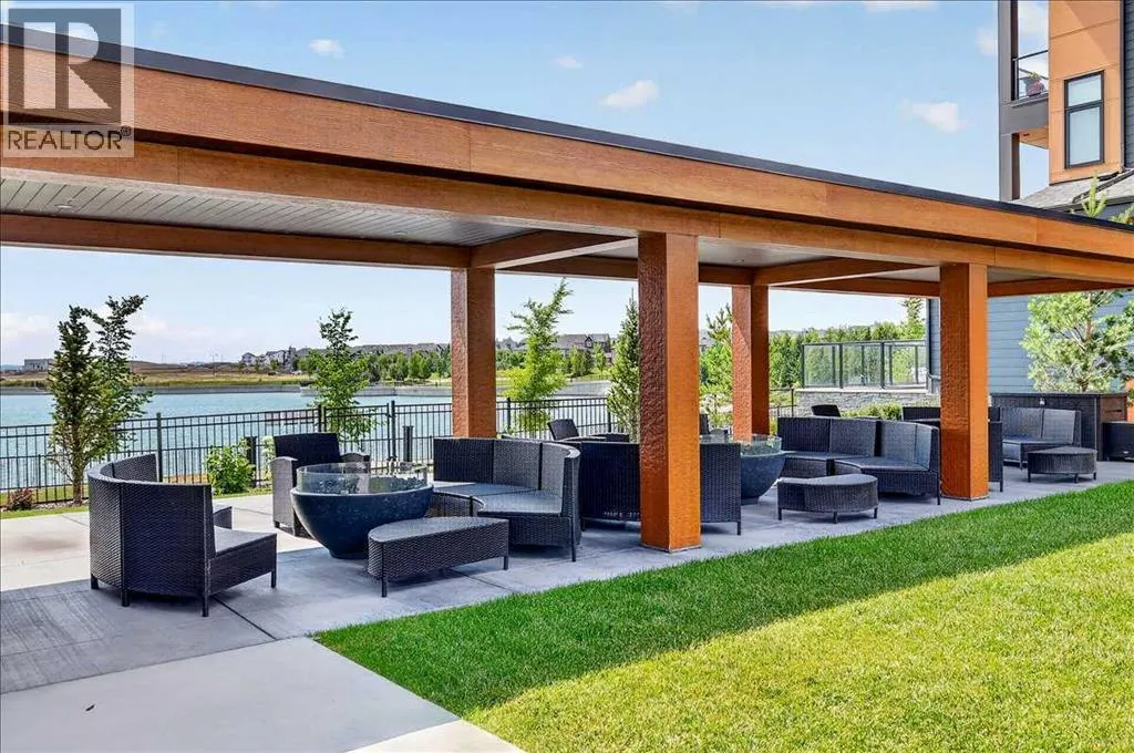 102, 140 Marina Cove SE