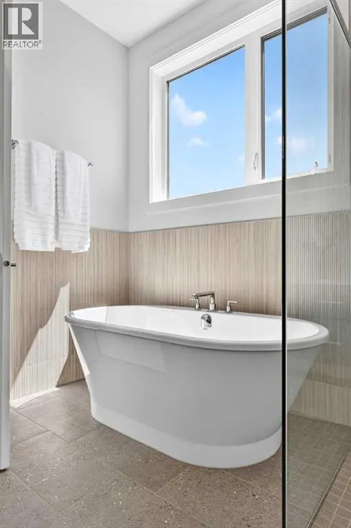 202, 140 Marina Cove SE