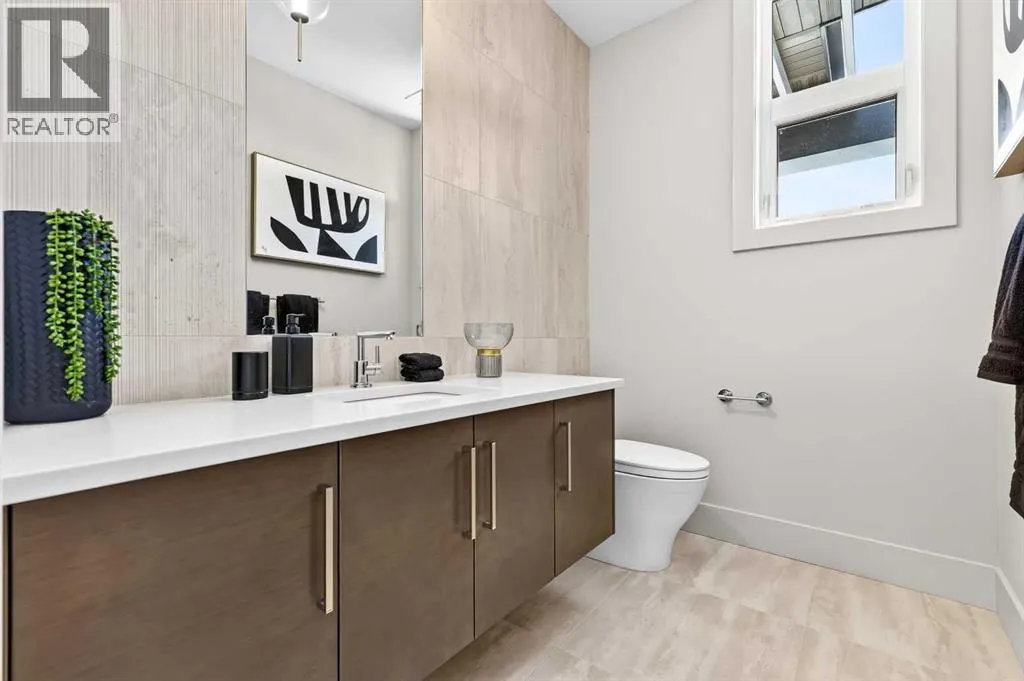 302, 140 Marina Cove SE
