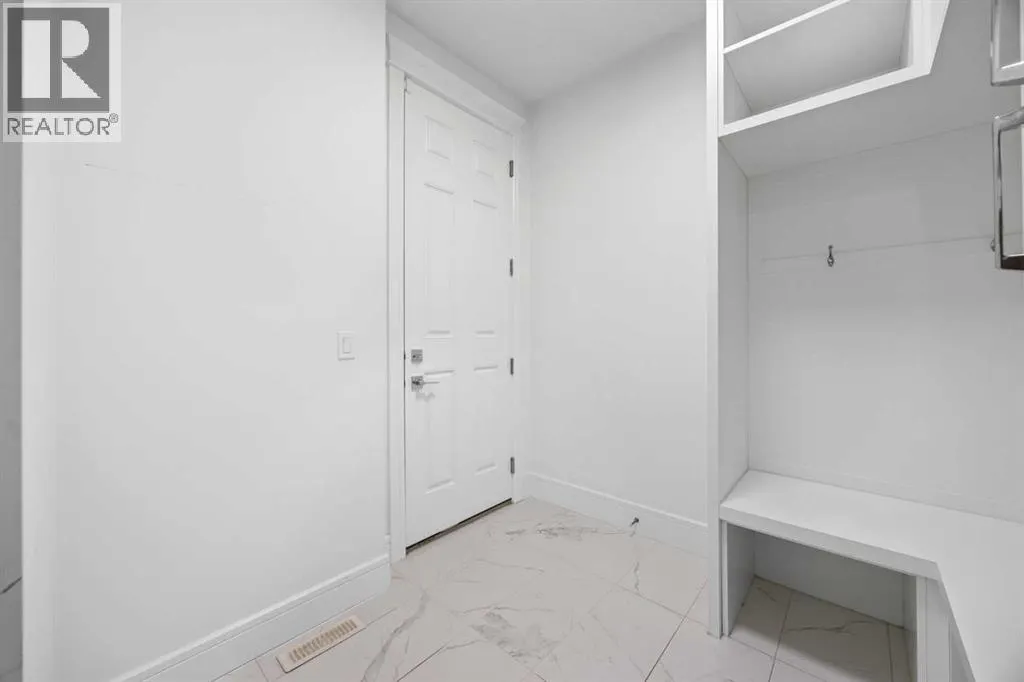 351 Marina Landing SE