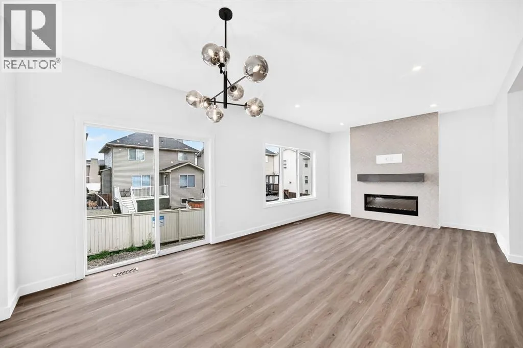 1359 Bayview Crescent SW