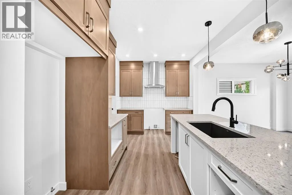 1359 Bayview Crescent SW