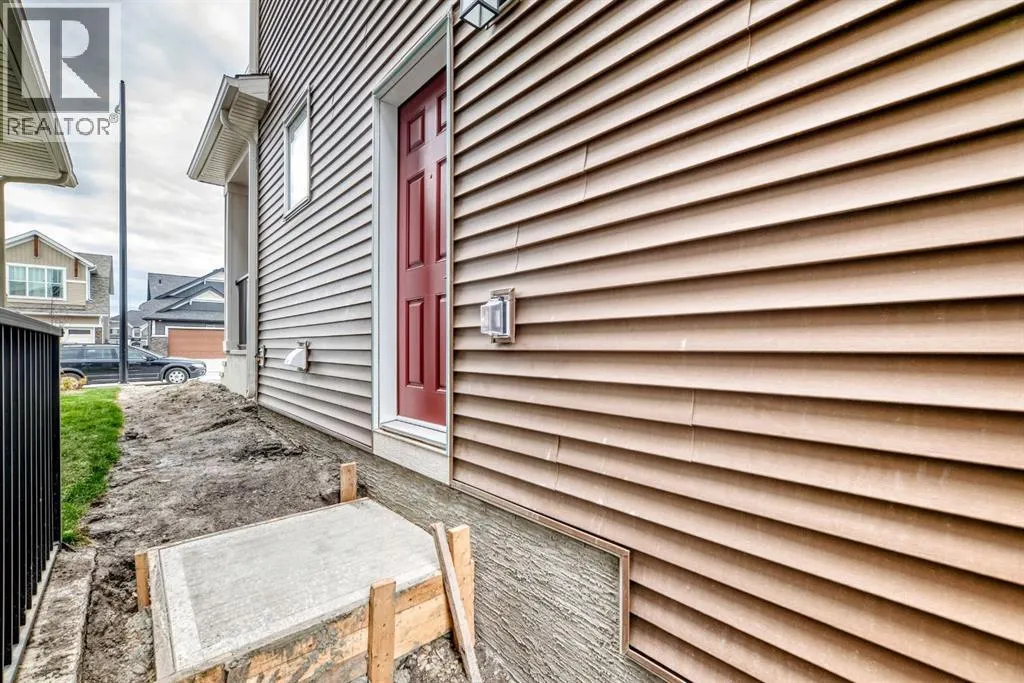 1359 Bayview Crescent SW