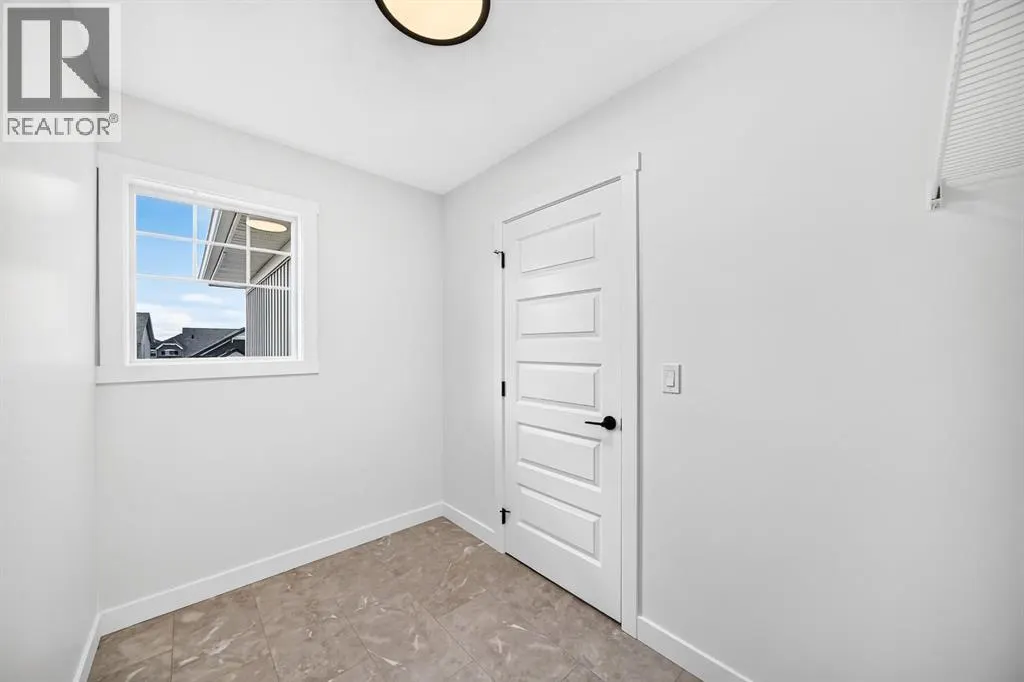 1359 Bayview Crescent SW