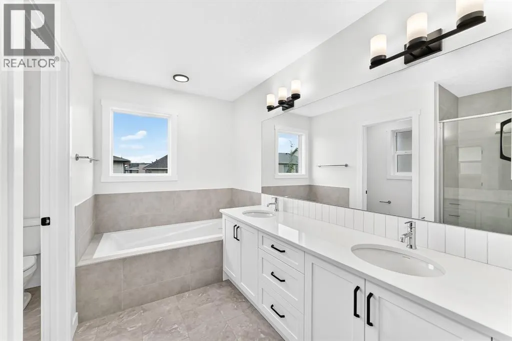 1359 Bayview Crescent SW