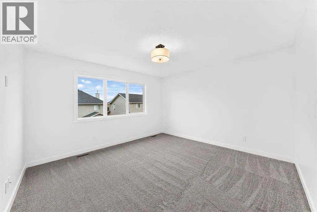 1359 Bayview Crescent SW