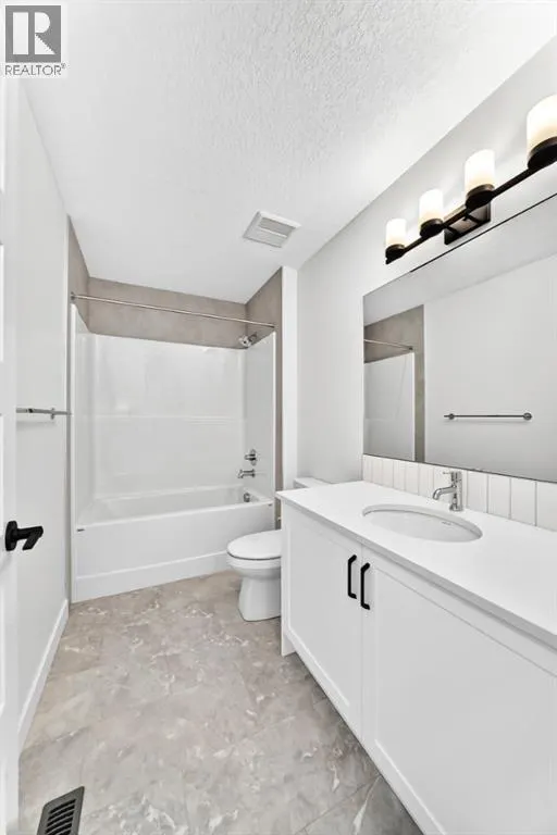 1359 Bayview Crescent SW