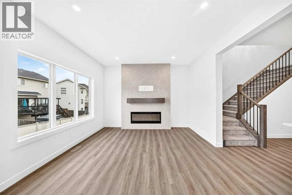 1359 Bayview Crescent SW