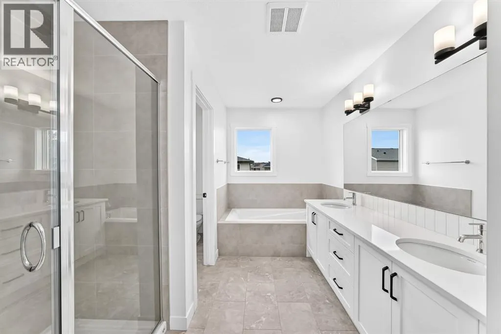 1359 Bayview Crescent SW