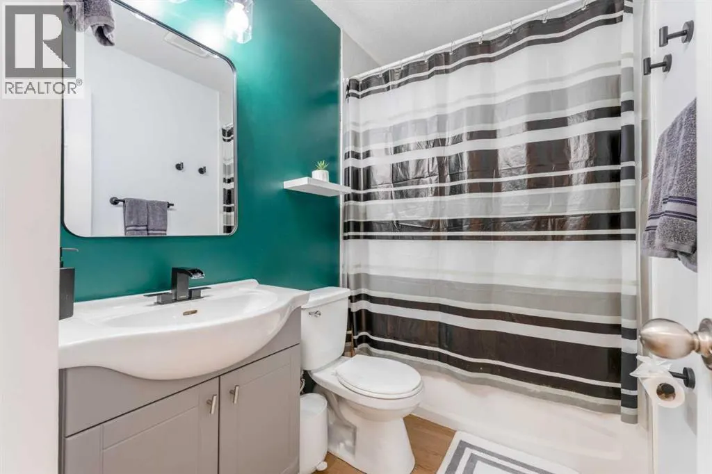 1135 penrith Crescent SE