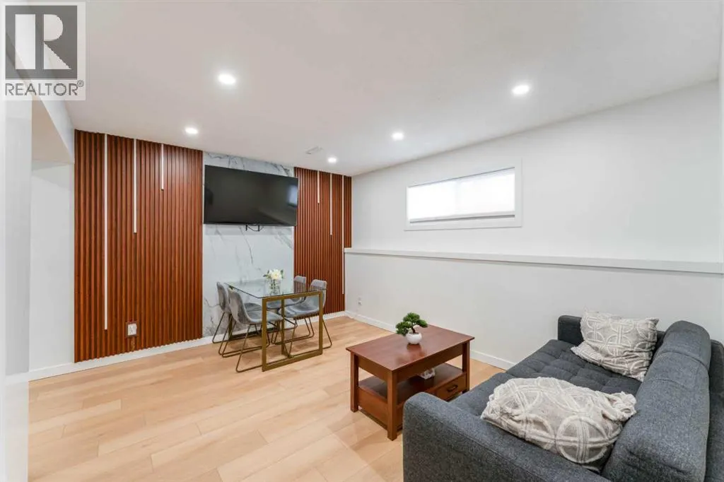 1135 penrith Crescent SE