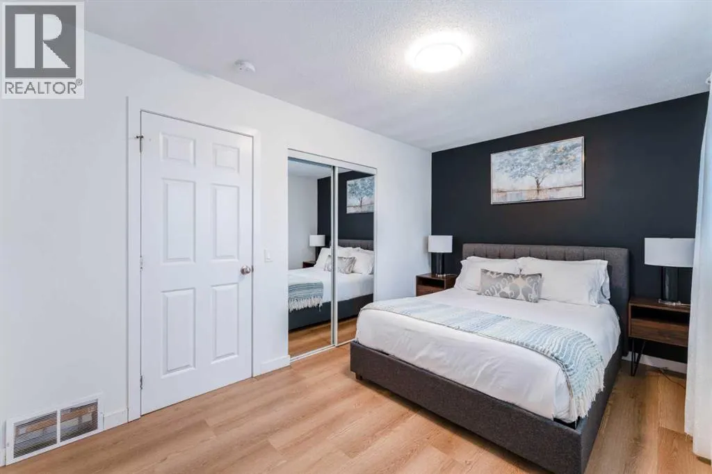 1135 penrith Crescent SE