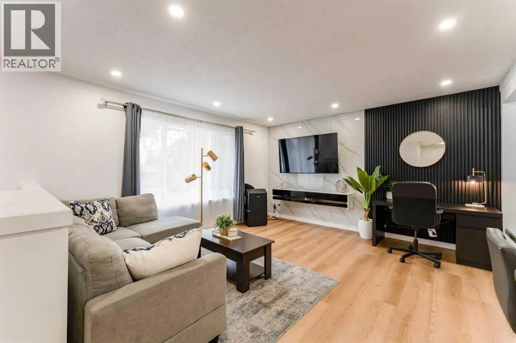 1135 penrith Crescent SE