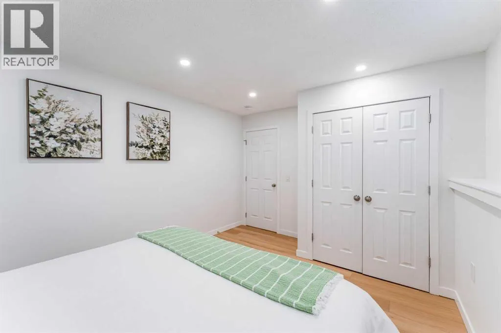 1135 penrith Crescent SE