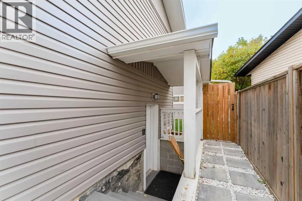1135 penrith Crescent SE