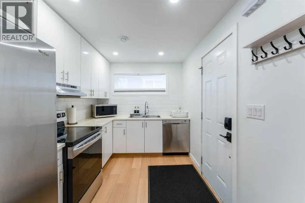 1135 penrith Crescent SE