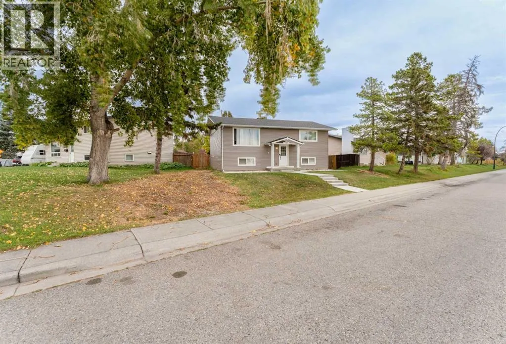 1135 penrith Crescent SE