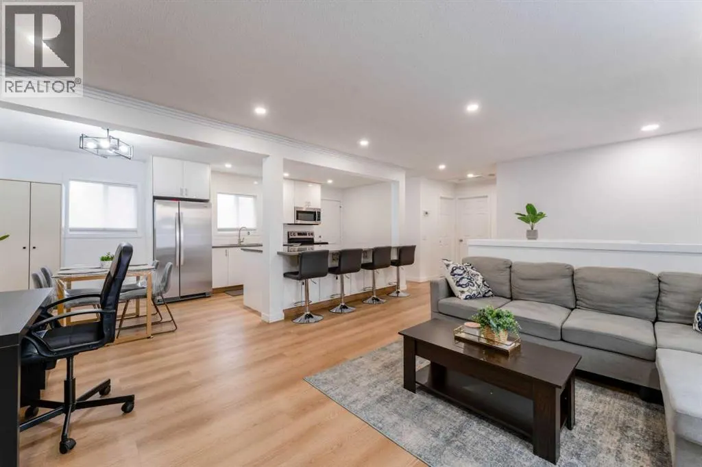 1135 penrith Crescent SE