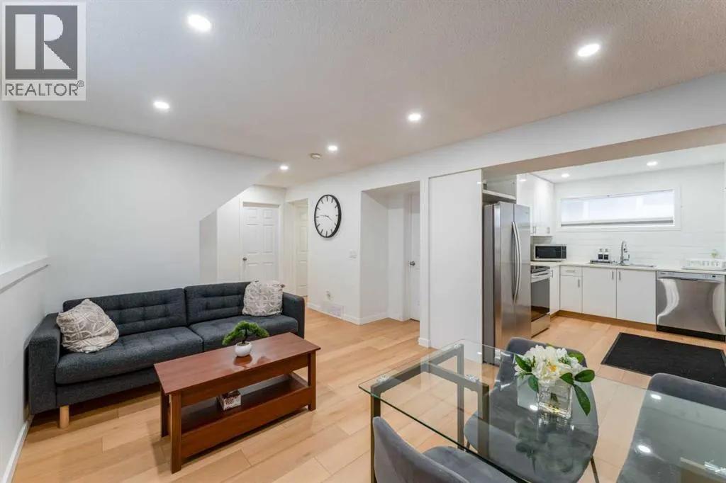 1135 penrith Crescent SE