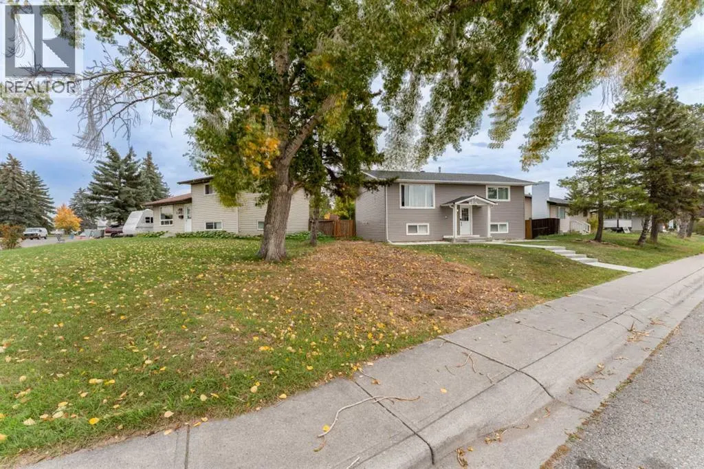 1135 penrith Crescent SE