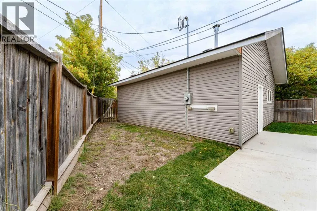 1135 penrith Crescent SE
