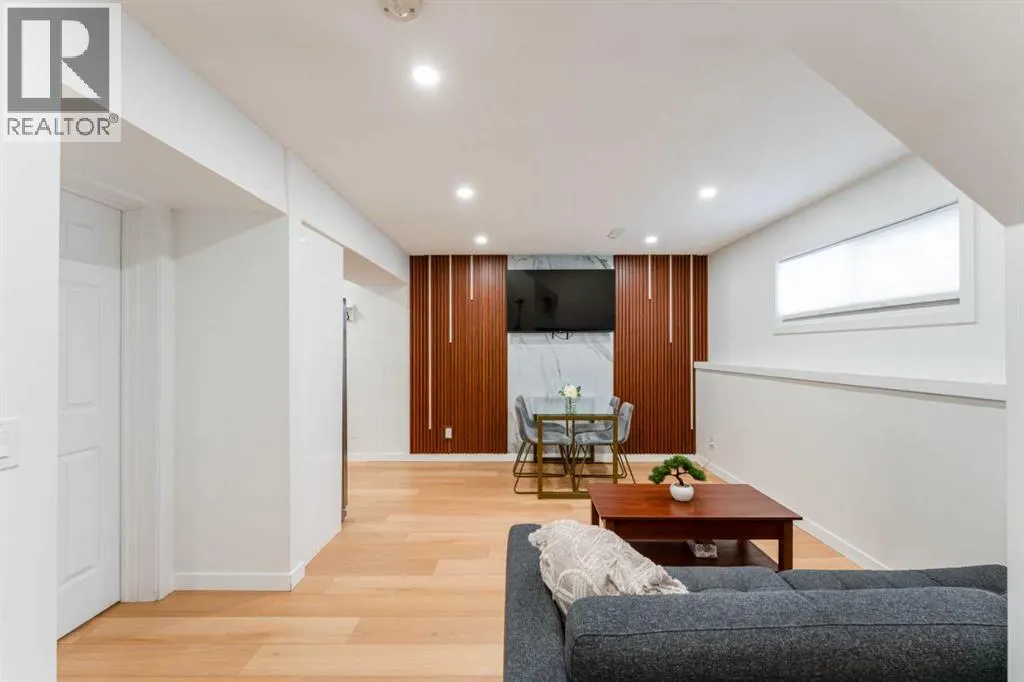 1135 penrith Crescent SE