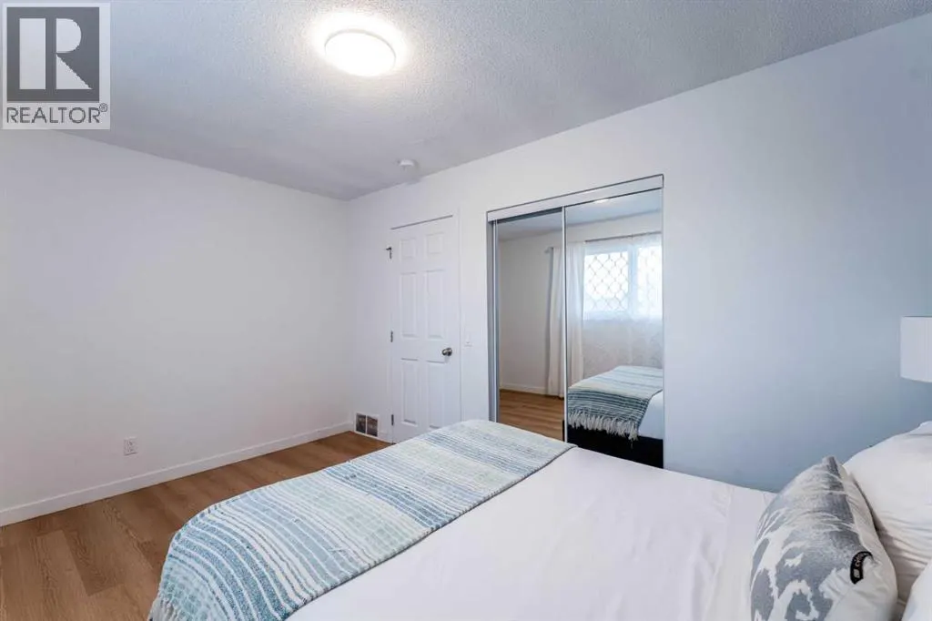1135 penrith Crescent SE