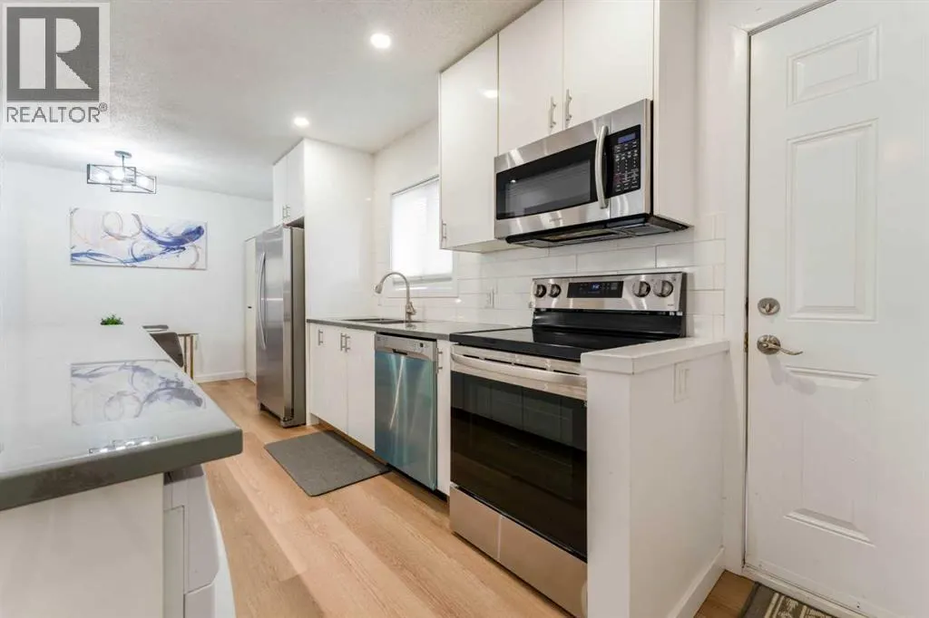 1135 penrith Crescent SE