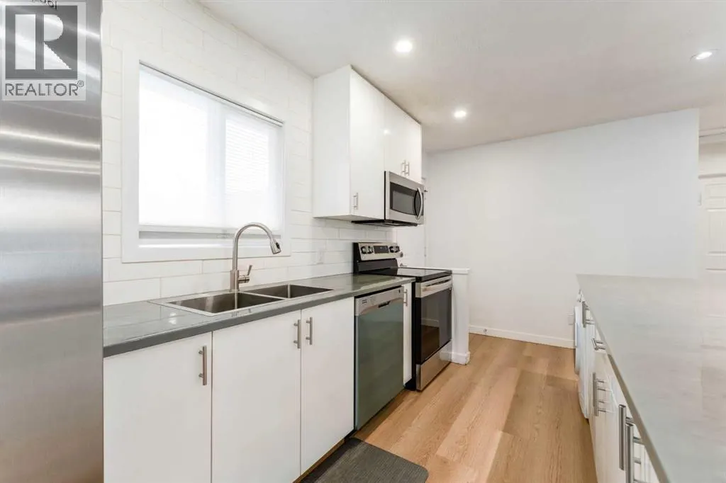 1135 penrith Crescent SE