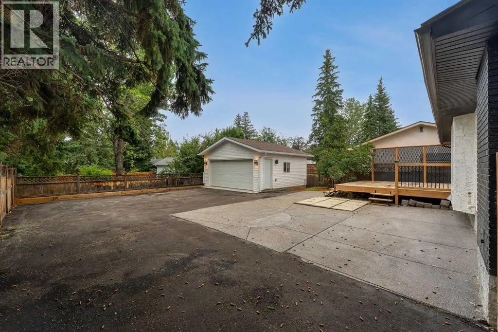 104 Oakmoor Place SW