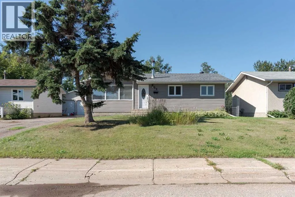32 Moberly Crescent