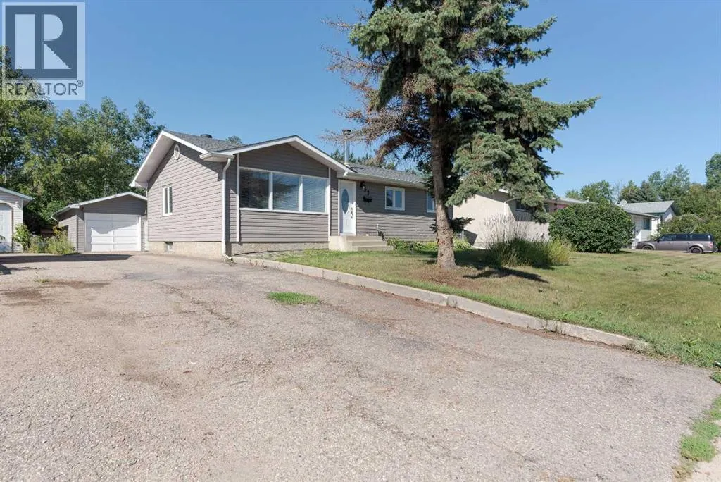 32 Moberly Crescent