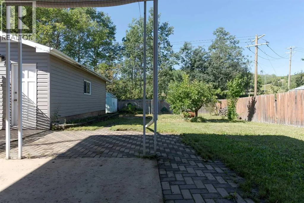 32 Moberly Crescent
