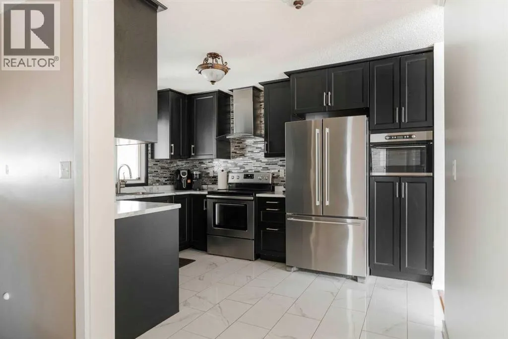 32 Moberly Crescent