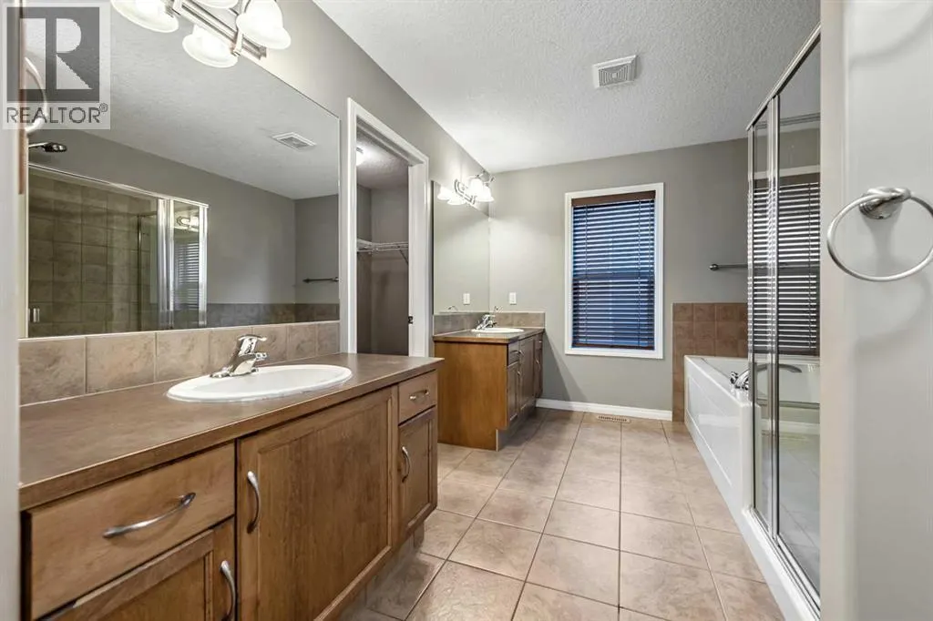 29 Mahogany View SE