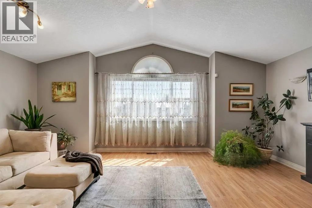 84 Willowbrook Crescent NW