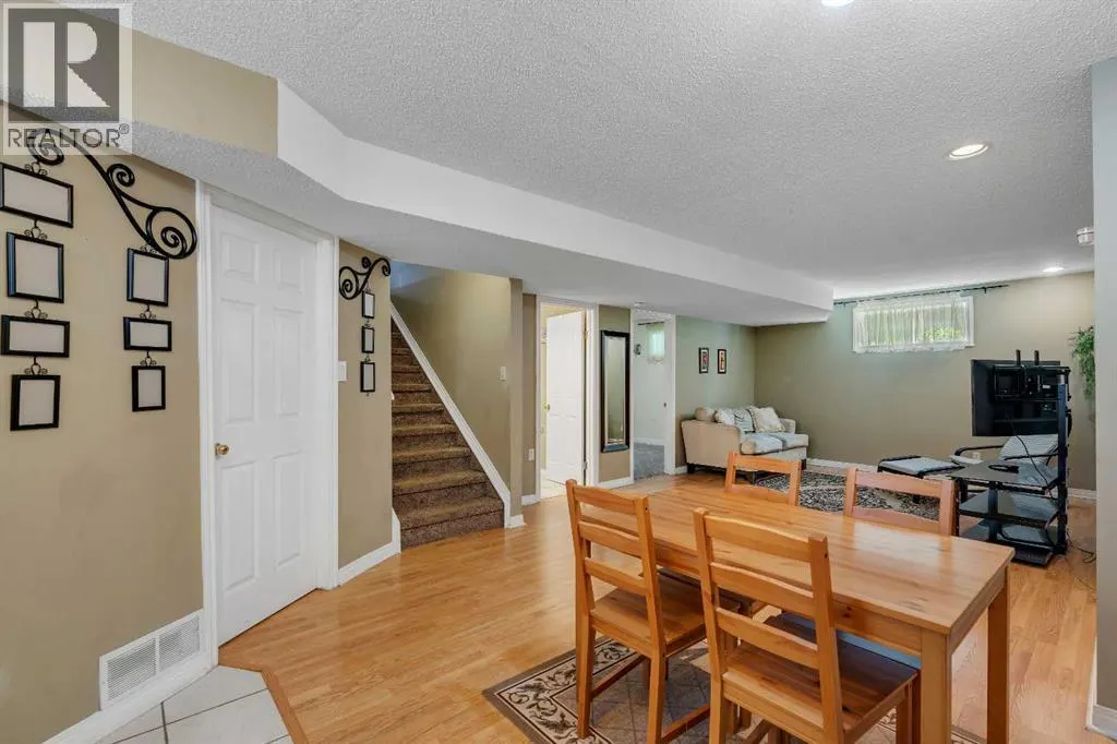 84 Willowbrook Crescent NW