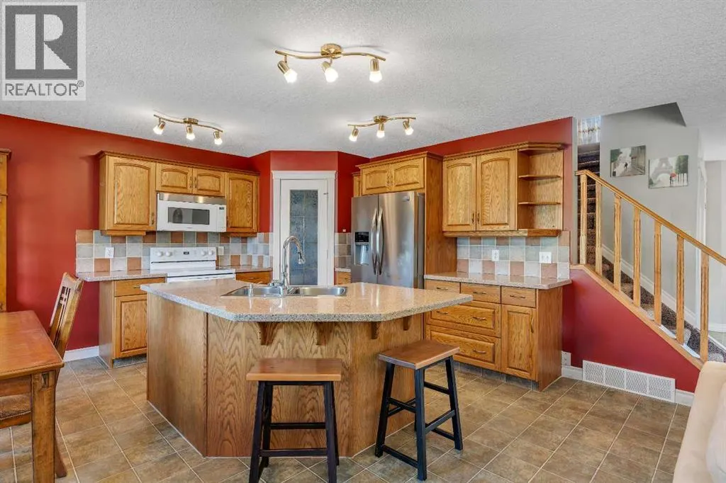 84 Willowbrook Crescent NW