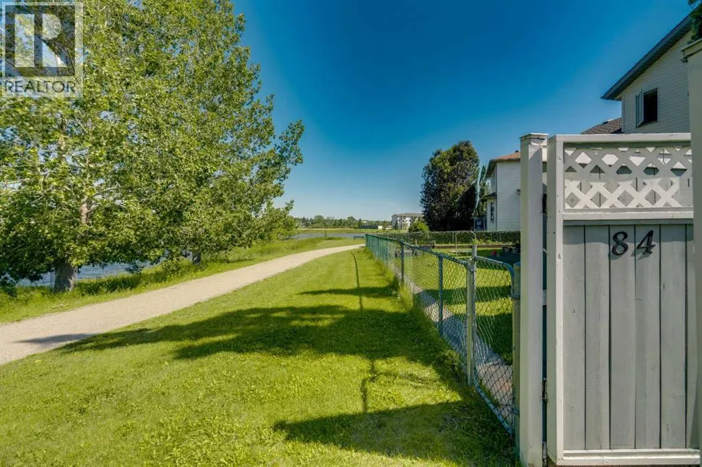 84 Willowbrook Crescent NW