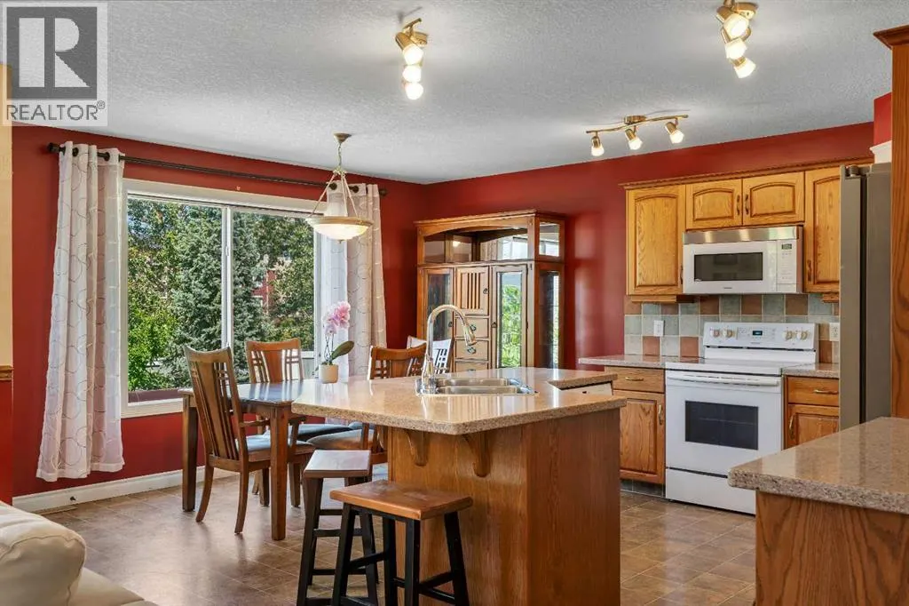 84 Willowbrook Crescent NW