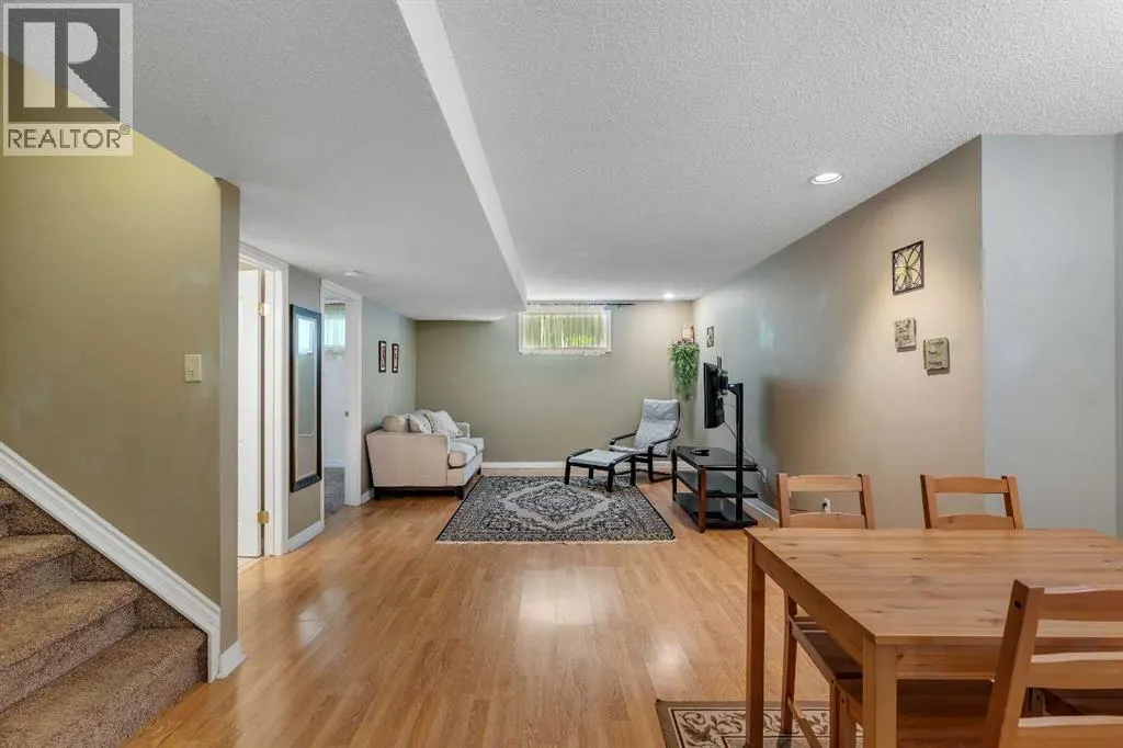 84 Willowbrook Crescent NW