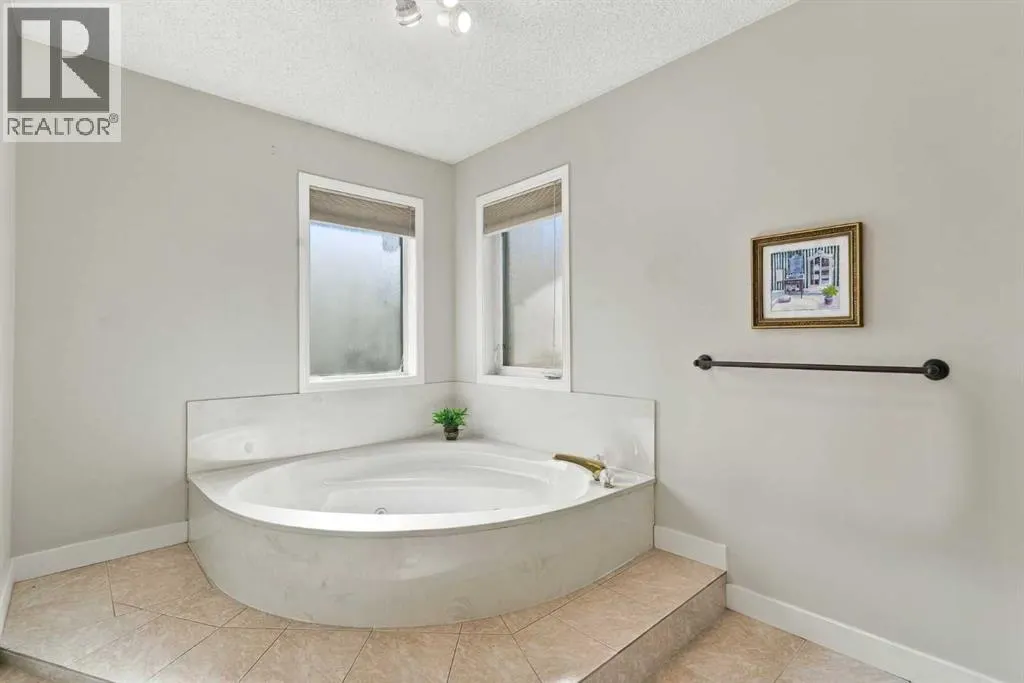 21 Mt Robson Close SE