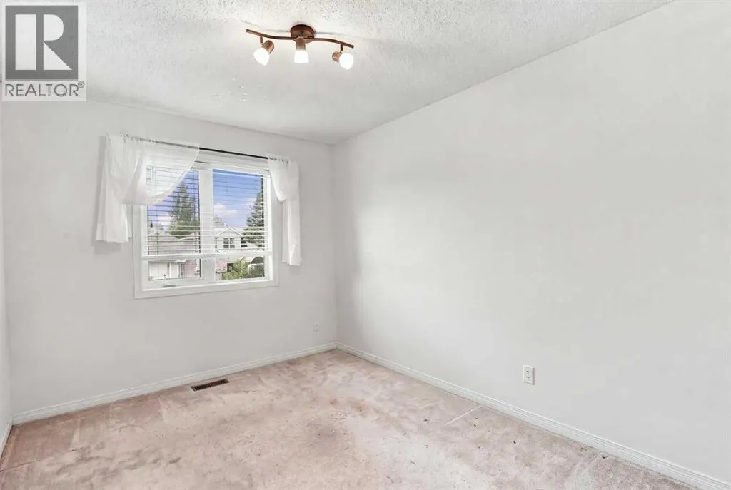 21 Mt Robson Close SE