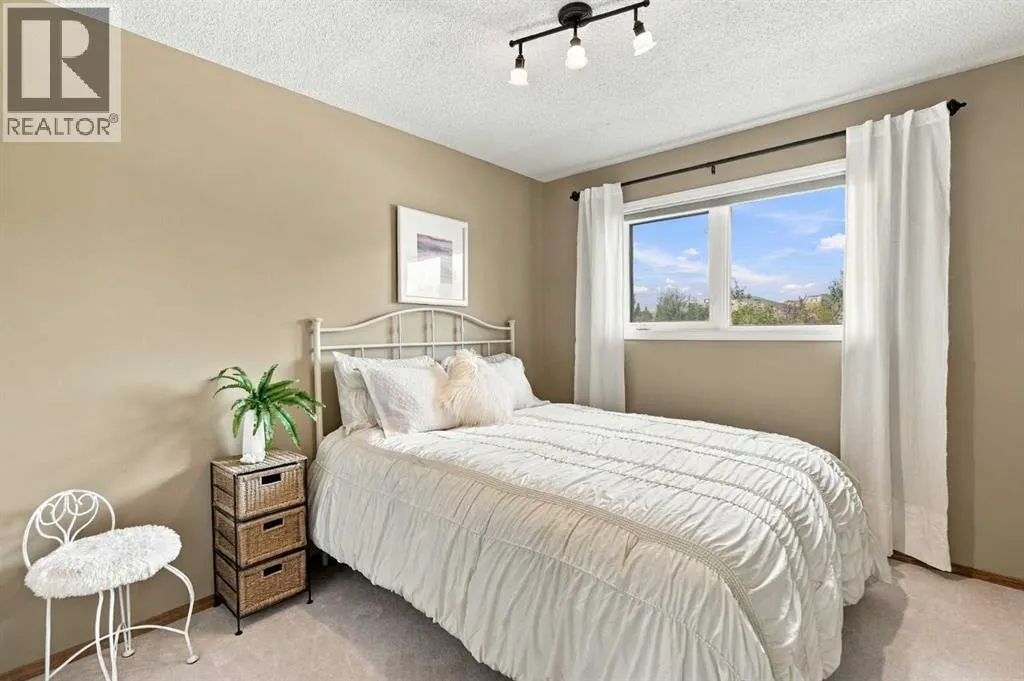 21 Mt Robson Close SE