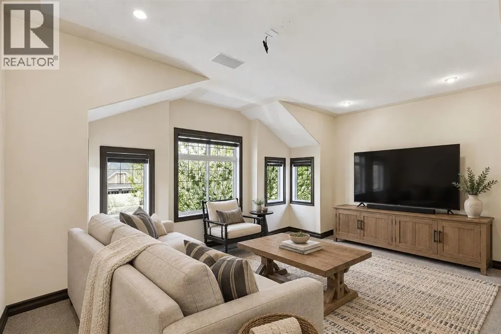 957 Coopers Drive SW