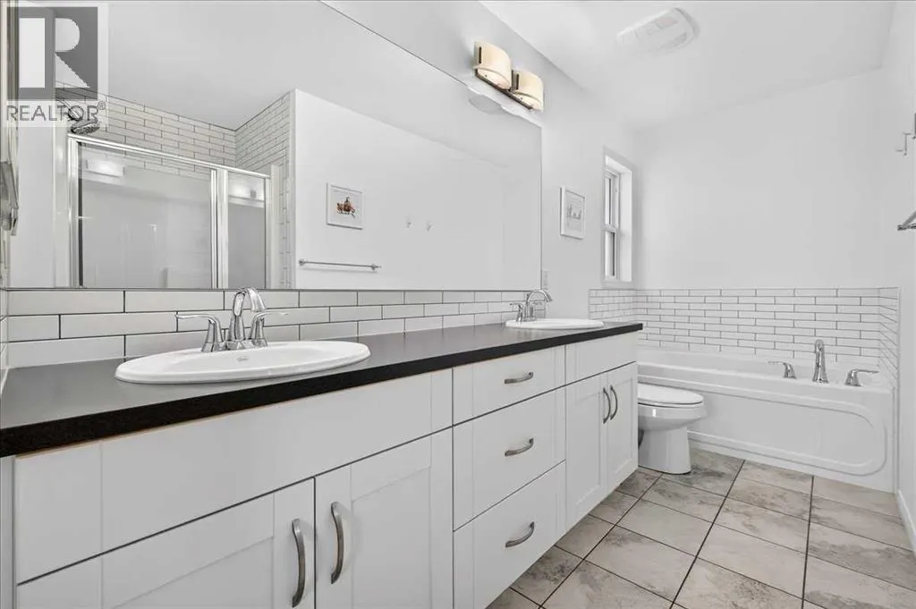 60 Mahogany Grove SE