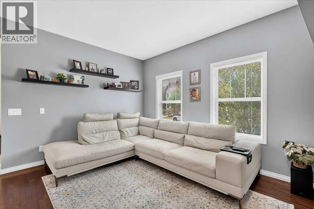 60 Mahogany Grove SE