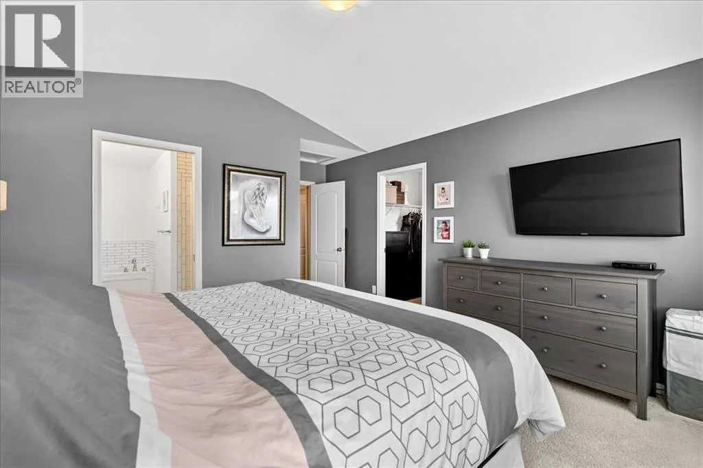 60 Mahogany Grove SE