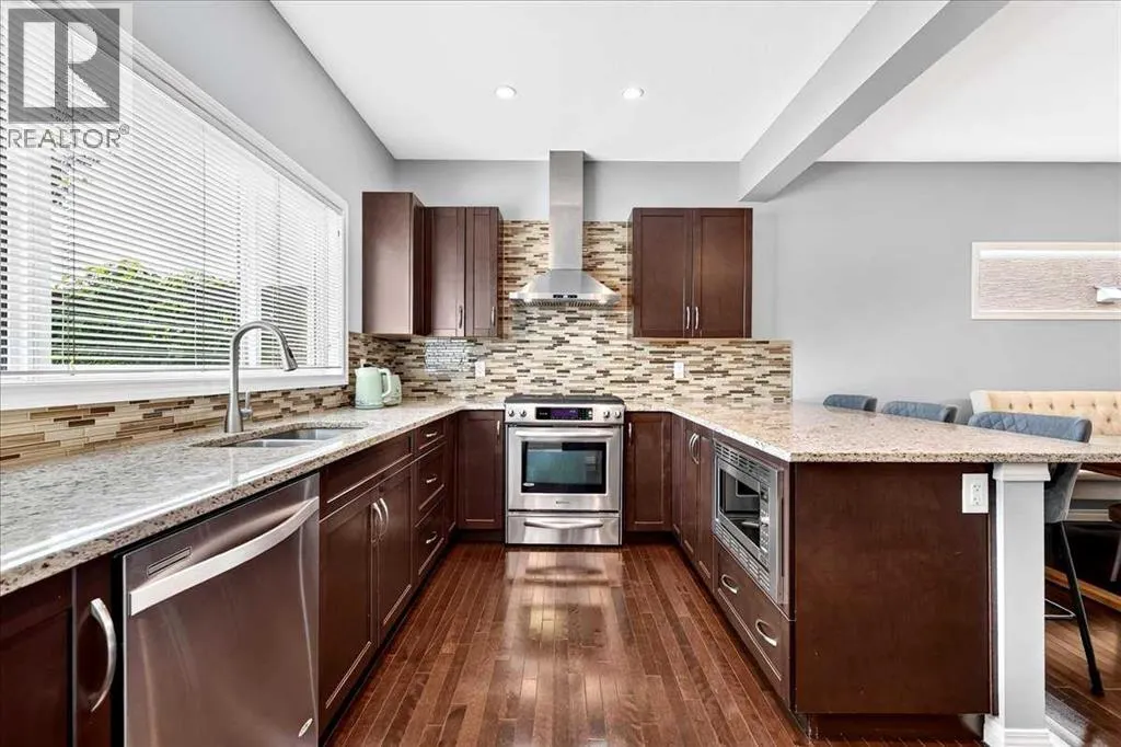 60 Mahogany Grove SE
