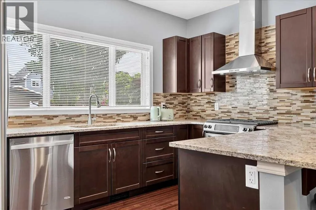 60 Mahogany Grove SE